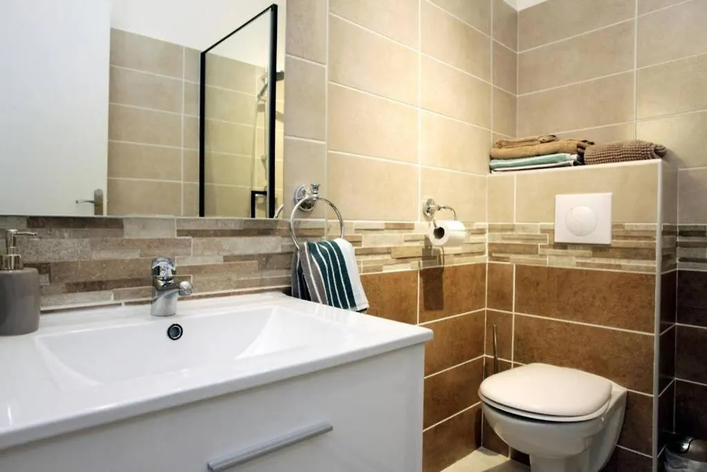 Studio A Nice Ensoleille Proche Centre Et Plage